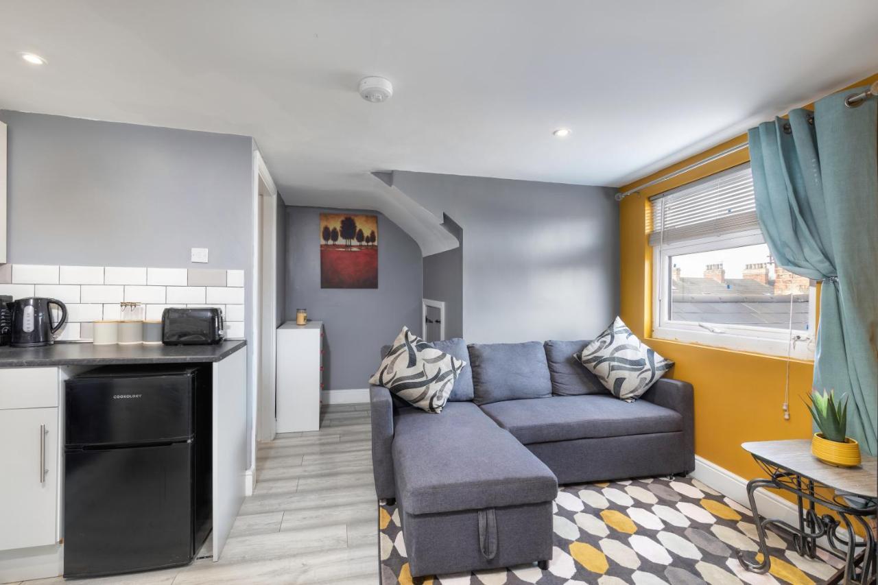Stockton Town Centre Studio Apartments Free Parking And Wi-Fi Экстерьер фото